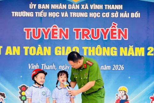 Tuyên truyền pháp luật giao thông, bảo vệ an toàn cho học sinh