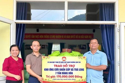 Đà Nẵng: Bàn giao kho cứu trợ khẩn cấp cho miền núi Trà Leng từ nguồn vận động