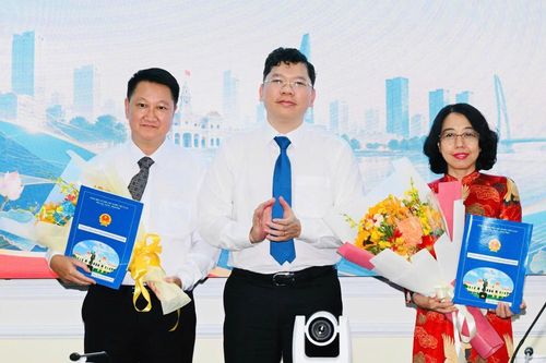 Chủ tịch TP.HCM điều động, bổ nhiệm nhiều cán bộ chủ chốt