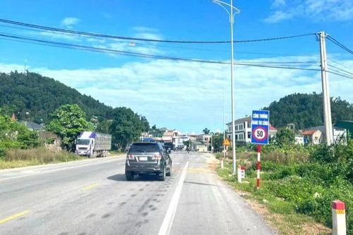 Rà soát, tháo dỡ biển hạn chế tốc độ bất hợp lý trên đường ven biển Nghệ An