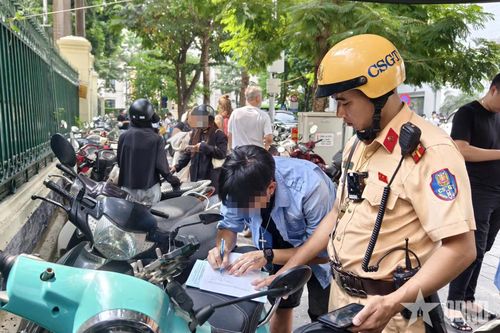Hà Nội: Siết chặt kiểm soát dừng, đỗ xe quanh phố cổ