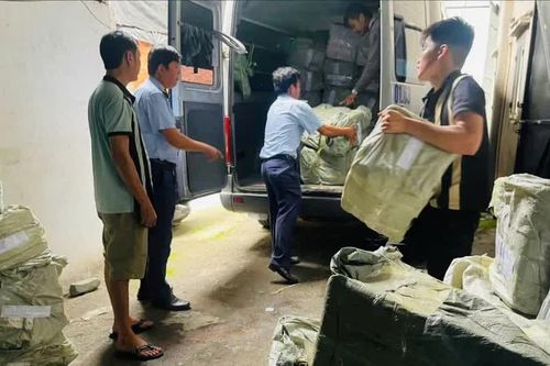 Phát hiện lô hàng nghi giả mạo nhãn hiệu trị giá hàng tỷ đồng