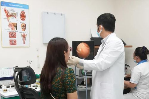 Ho kéo dài, đi khám tai mũi họng phát hiện ung thư phổi