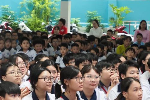 Hơn 2.400 cán bộ quản lý làm giáo viên sau sắp xếp cơ sở giáo dục