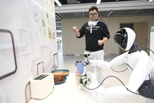 Nghề huấn luyện robot ở Trung Quốc trả lương gần 25 triệu đồng