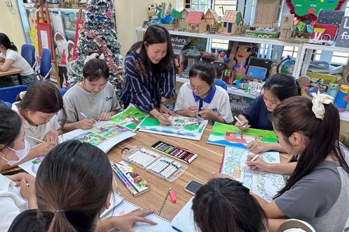 Nhà giáo, họa sĩ Lê Thị Lượng: Tỏa sáng lửa nghề qua từng sắc màu