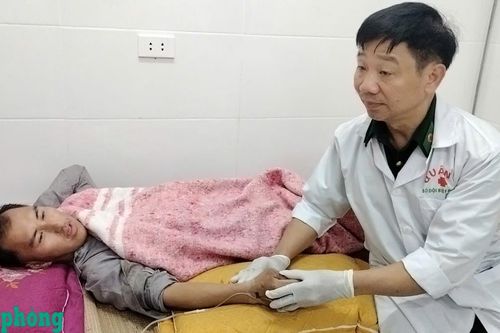 Quân y Đồn Biên phòng Tri Lễ cứu sống người dân bị ngộ độc do ăn lá ngón