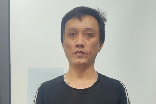 Xác định danh tính nam thanh niên dùng gậy đập phá ô tô đang lưu thông ở TP HCM
