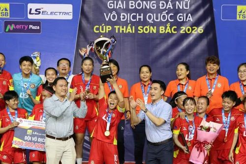 TP.HCM I chính thức nâng cúp vô địch, lập kỷ lục 8 lần đăng quang liên tiếp