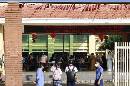 Vụ học sinh tử vong vì não mô cầu: Trường dừng bán trú, cấp kháng sinh cho hơn 2.000 người