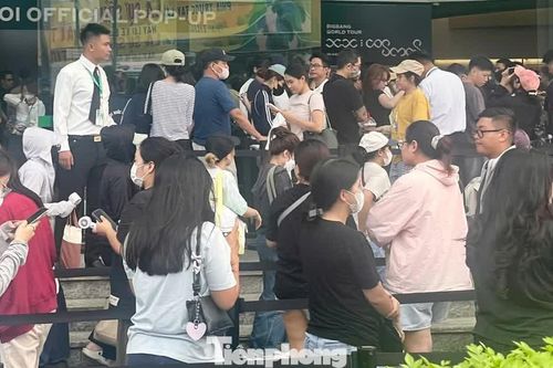 Hàng nghìn người ngồi vạ vật xuyên trưa ở 89 Láng Hạ