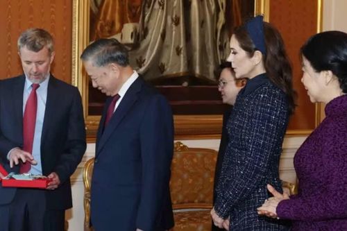 Nhà vua Đan Mạch trao tặng Tổng Bí thư, Chủ tịch nước Huân chương cao quý
