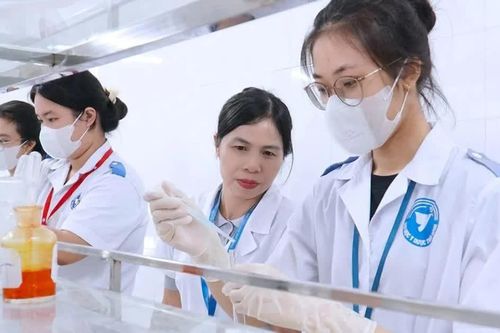 Thái Nguyên đưa giảng viên, sinh viên y khoa về hỗ trợ các xã khó khăn