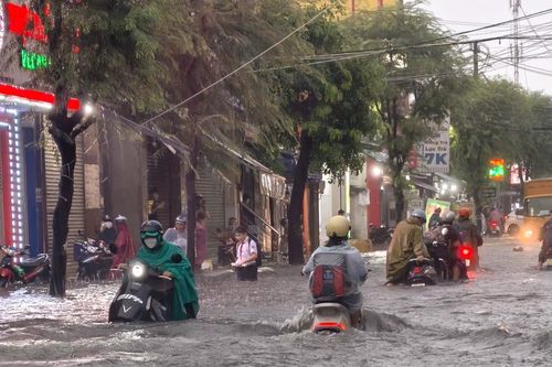 Dự báo thời tiết 19/10/2026: TPHCM mưa lớn cục bộ, Hà Nội vẫn nắng mạnh