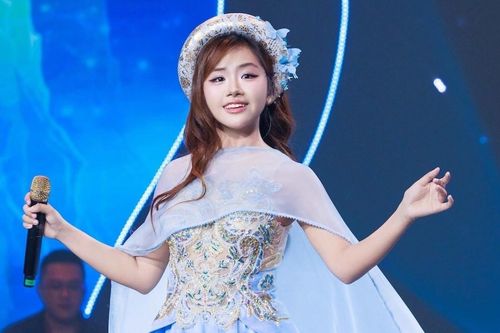 Thí sinh trẻ, đẹp được ca sĩ Võ Hạ Trâm và Đại tá An Hiếu hết lời khen ngợi