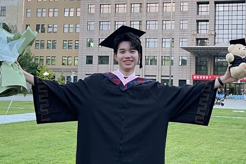 Du học sinh Việt tốt nghiệp xuất sắc ở Bắc Kinh, về quê làm ở khu công nghiệp