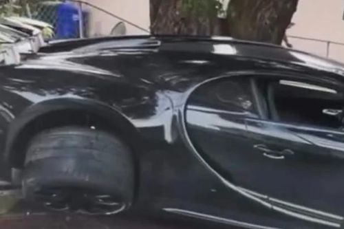 Siêu xe Bugatti Chiron rụng bánh trên đường, chi phí sửa chữa đắt đỏ