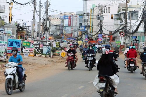 TPHCM yêu cầu tránh tình trạng dân hiến đất, đường vẫn chậm làm