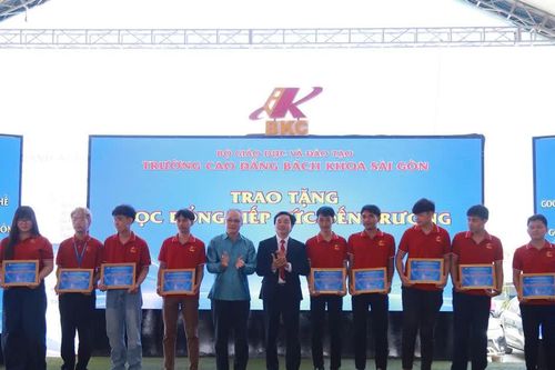 Hơn 2.000 tân sinh viên Bách khoa Sài Gòn bắt đầu hành trình khát vọng và hội nhập