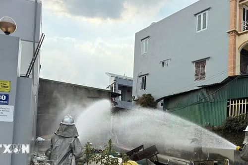 Hà Nội: Nghi rò rỉ khí hóa chất, hơn 40 người phải nhập viện