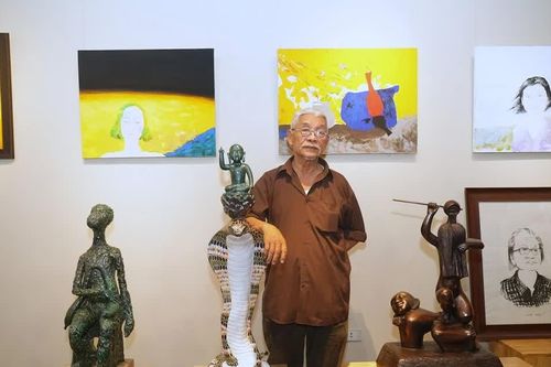 Triển lãm 'Đi tiếp con đường của cha' mở chặng hai tại Hà Nội