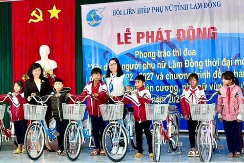 Giúp thế hệ trẻ dân tộc thiểu số tự giác sống theo pháp luật