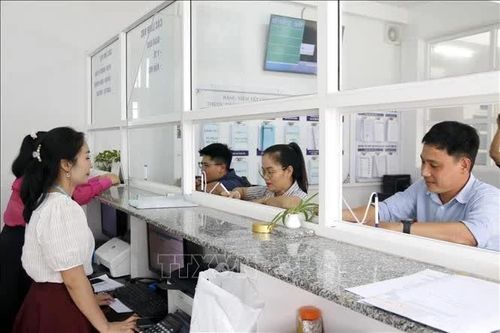 Làm việc ngoài giờ hành chính vì mục tiêu tăng trưởng 2 con số