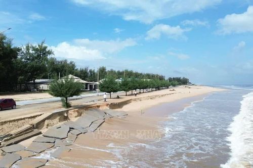 Người dân Huế thấp thỏm nỗi lo sạt lở bờ sông, xâm thực bờ biển