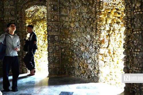 Chiêm ngưỡng bảo tháp ở Khánh Hòa được gắn hàng triệu vỏ ốc