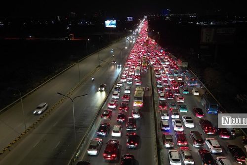 Hà Nội: Ùn tắc đường lên cầu Thăng Long, phương tiện xếp hàng nhiều cây số