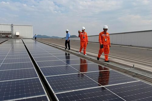 Điện mặt trời mái nhà tự sản xuất, tự tiêu thụ đang mở thêm một lựa chọn cho hộ gia đình và doanh nghiệp