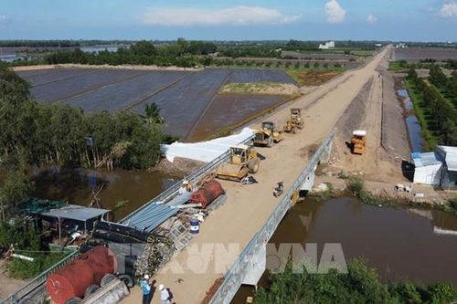Đường ĐT.857 Đồng Tháp dài gần 45 km mới đạt 66,1% khối lượng