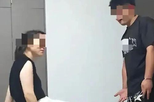 Mẹ ruột và con trai quay video đùa giỡn thân mật, cộng đồng mạng tranh cãi