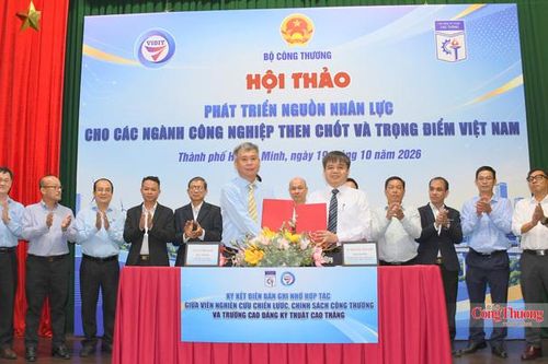 Phát triển nhân lực chất lượng cao cho các ngành công nghiệp mũi nhọn
