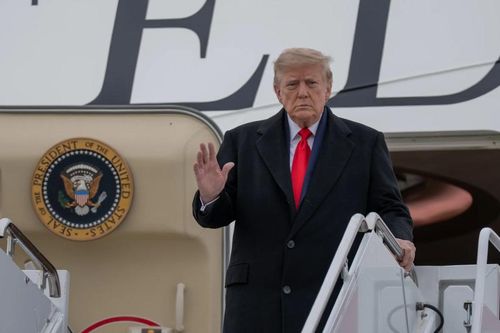 Tổng thống Trump tạm miễn thuế trừng phạt quan liên quan tới năng lượng Nga