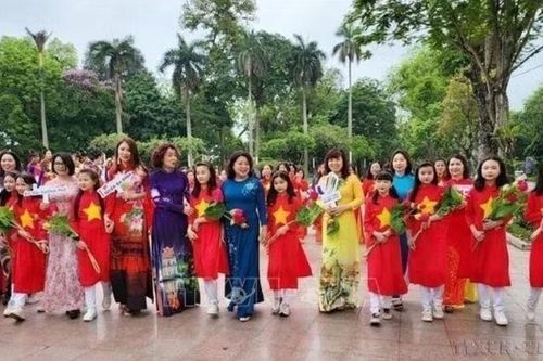 Phụ nữ Việt Nam: Phát huy truyền thống, khẳng định vị thế trong kỷ nguyên phát triển mới