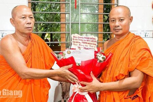 Tân Tiến sĩ Danh Hữu Giang: Học để phụng sự cộng đồng