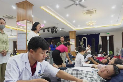 Gần 300 tình nguyện viên 4 xã tham gia ngày hội hiến máu