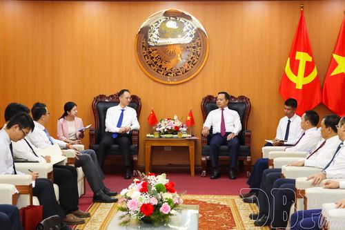 Bí thư Tỉnh ủy Trần Tiến Dũng tiếp xã giao đoàn đại biểu Đại sứ quán Trung Quốc tại Việt Nam