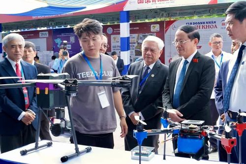 Thu hút nhân tài, nhân lên nguồn lực phát triển
