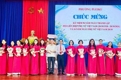 Phường Pleiku gặp mặt nữ cán bộ, công chức, người lao động nhân ngày 20-10
