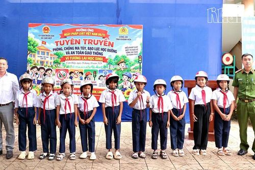 Công an tỉnh Khánh Hòa tuyên truyền phòng, chống ma túy, bạo lực học đường tại Trường Tiểu học Sơn Tân