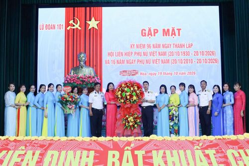 Lữ đoàn 101 tổ chức gặp mặt nhân Ngày Phụ nữ Việt Nam