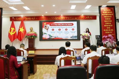 Đoàn đại biểu Châu Văn Sơn, tỉnh Vân Nam (Trung Quốc) dự chuyên đề tại Trường Chính trị tỉnh Lào Cai