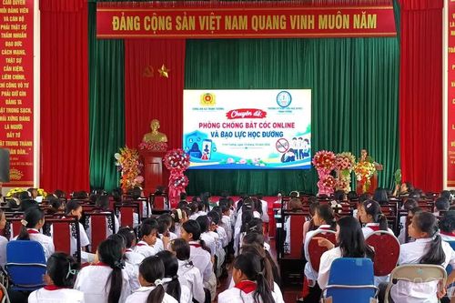 Trịnh Tường: 282 học sinh nữ được trang bị kỹ năng phòng, chống lừa đảo trên mạng