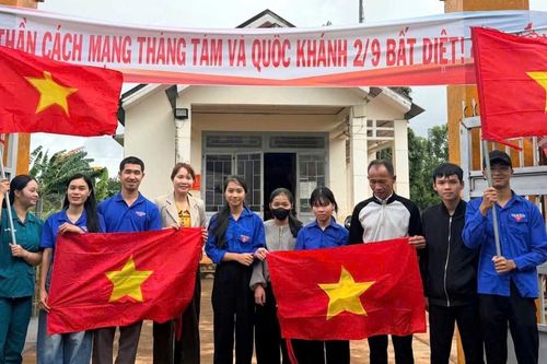 Quảng Sơn chú trọng phát triển đảng viên dân tộc thiểu số