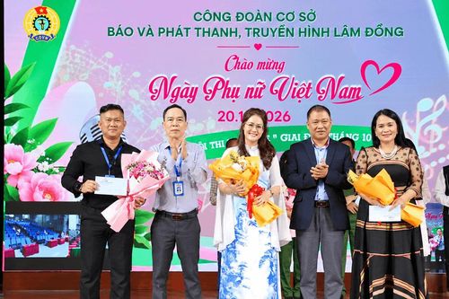Báo và PTTH Lâm Đồng sôi nổi hội thi karaoke chào mừng 20/10