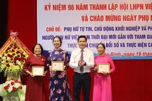 Hội Liên hiệp Phụ nữ phường Hòa Bình gặp mặt, tọa đàm nhân Ngày Phụ nữ Việt Nam 20/10