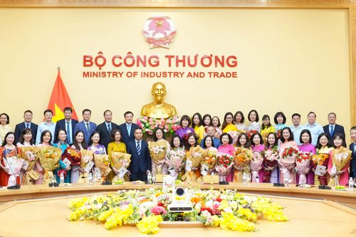 Bộ Công Thương gặp mặt nữ lãnh đạo Bộ và các đơn vị nhân Ngày Phụ nữ Việt Nam 20/10