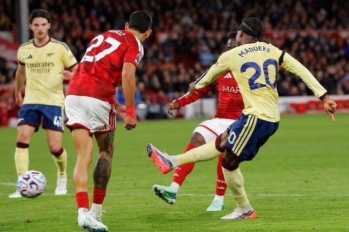 Ngoại hạng Anh: Arsenal thắng tối thiểu, MU bị Leeds cầm hòa